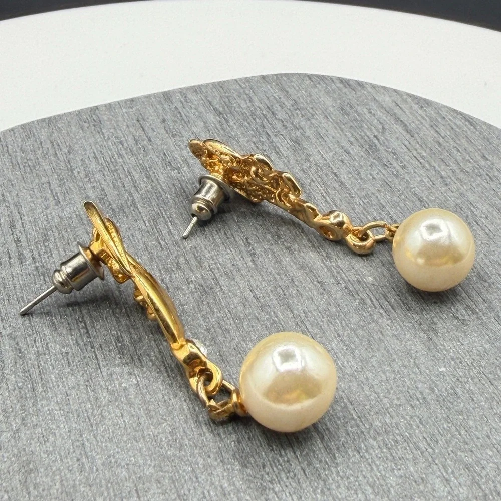Gold Tone Faux Pearl Rhinestone Dangle Drop Pierced Earrings Elegant Statement
